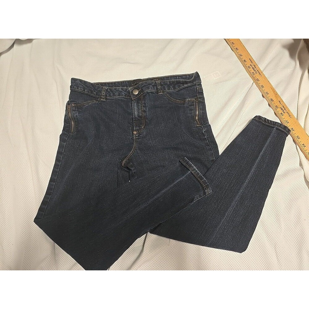 Attention Black Ankle Jeans With Side Zippers Size 8 Skinny Fit